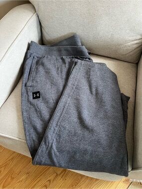 Men’s Under Armour gray sweatpants